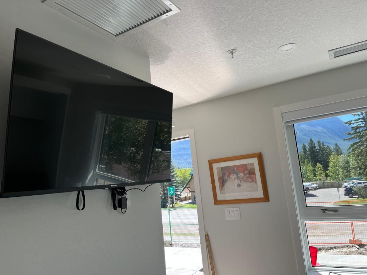 Mountain View Studio In Town Canmore Zewnętrze zdjęcie